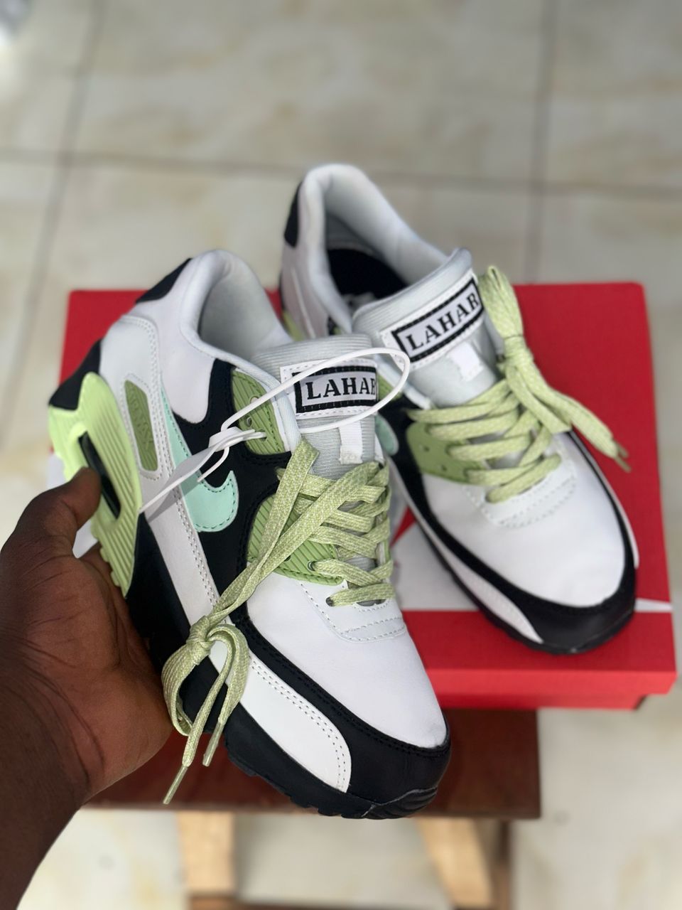 Nike Lahar